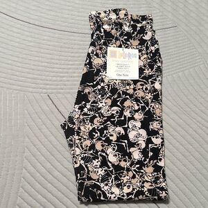 LuLaRoe Black and Cream Skeleton Pattern Leggings new buttery soft leggings OS